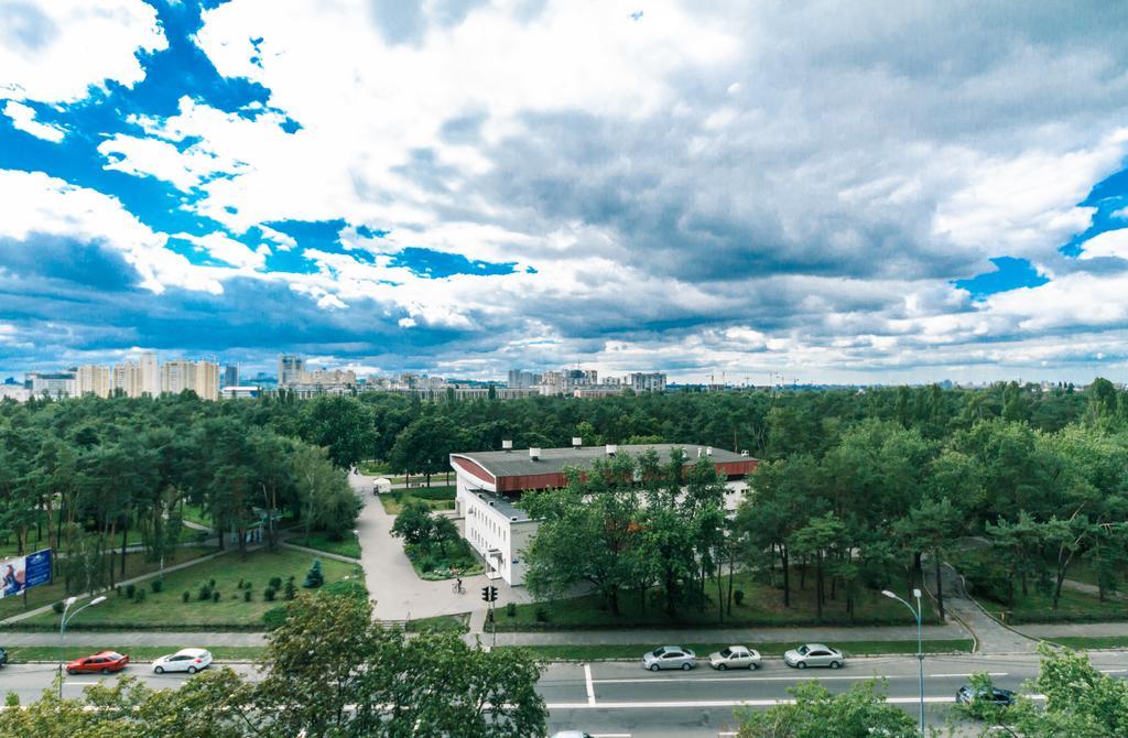 Apartments On Henerala Zhmachenka Kiev Ngoại thất bức ảnh