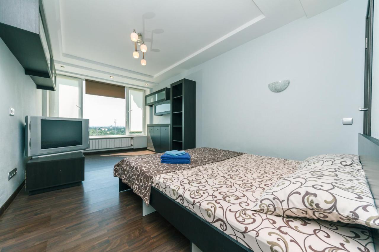Apartments On Henerala Zhmachenka Kiev Ngoại thất bức ảnh